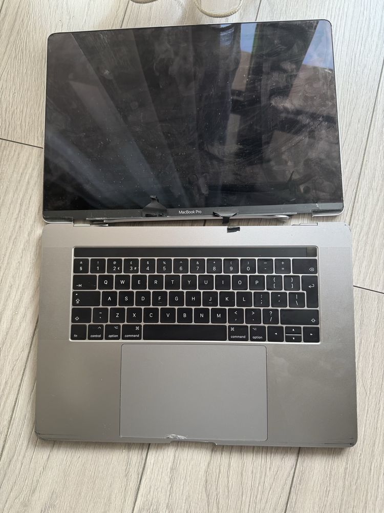 Macbook pro i7 15 inch 2017 cu placa buna