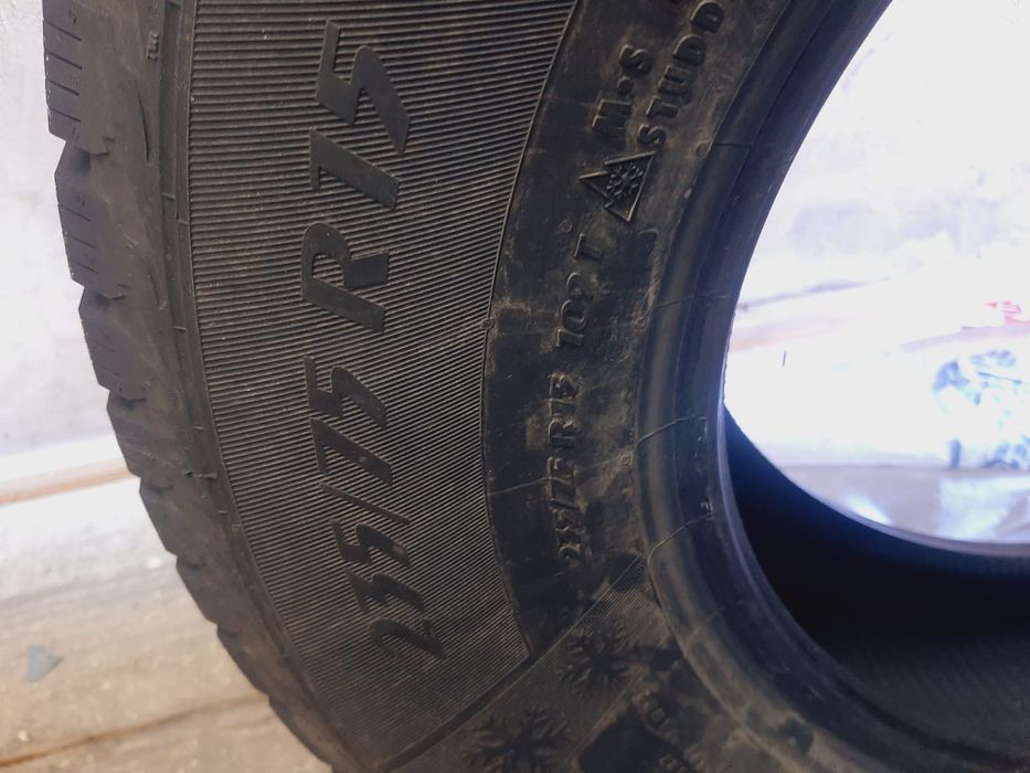 Продам зимнюю шипованную резину 235/75 r15 Matador