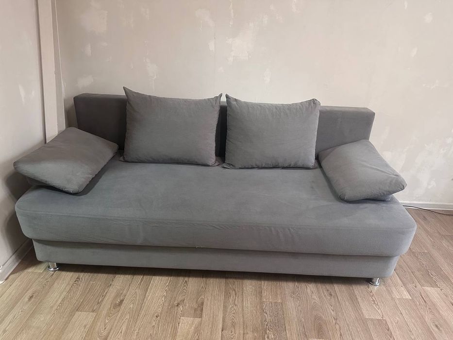 Продаю небольшой диван