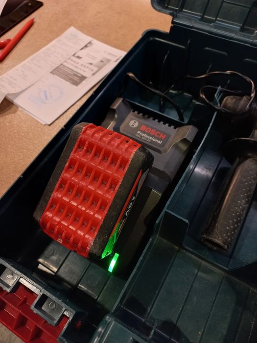 Перфоратор BOSCH GBH 180 LI  със зарядно и винаги батерия