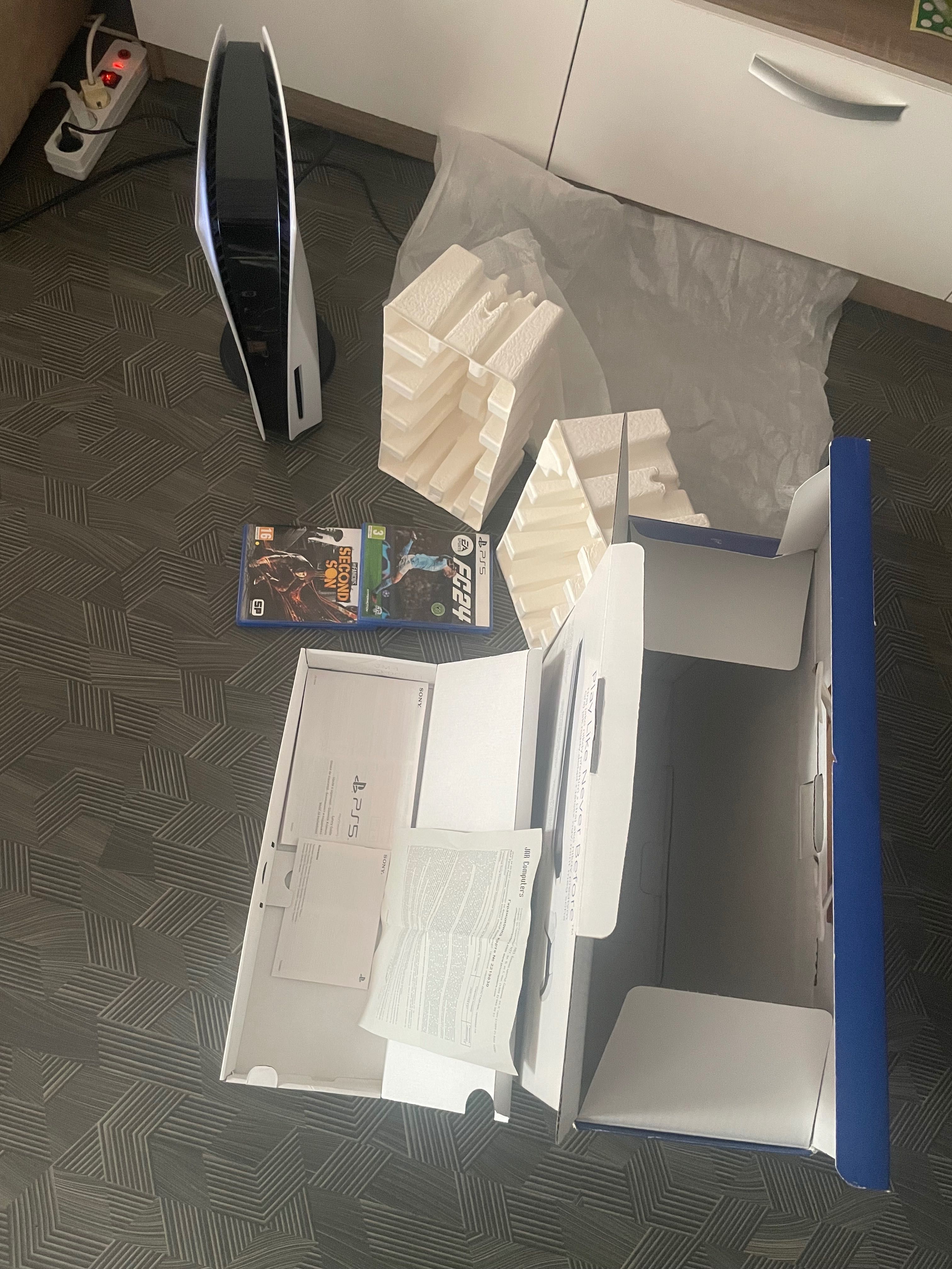 PlayStation 5 Digital white edition МНОГО МАЛКО ИЗПОЛЗВАН
