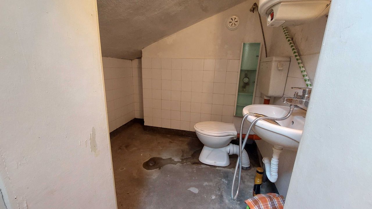 Продава се Етаж от къща в Габрово, Център - 98 кв.м за 521 €/кв.м - Снимка #9
