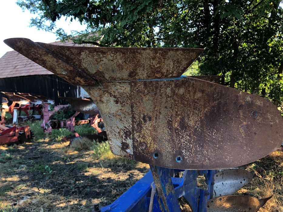 Plug reversibil cu 4 și 5 brazde