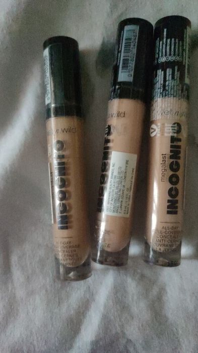 Mix correttori, luninatore, crema corpo, crema protettiva solare, ecc