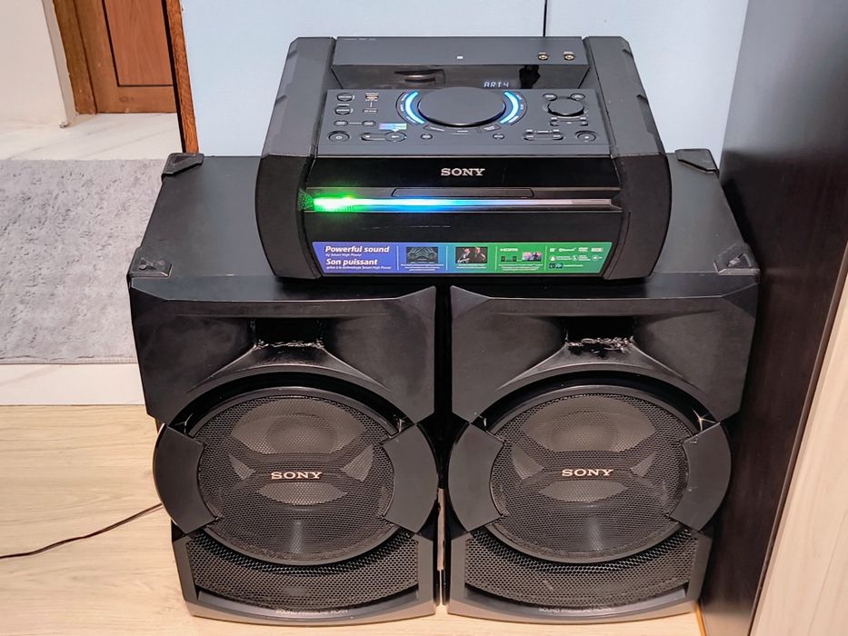 Продавам sony shake x30d