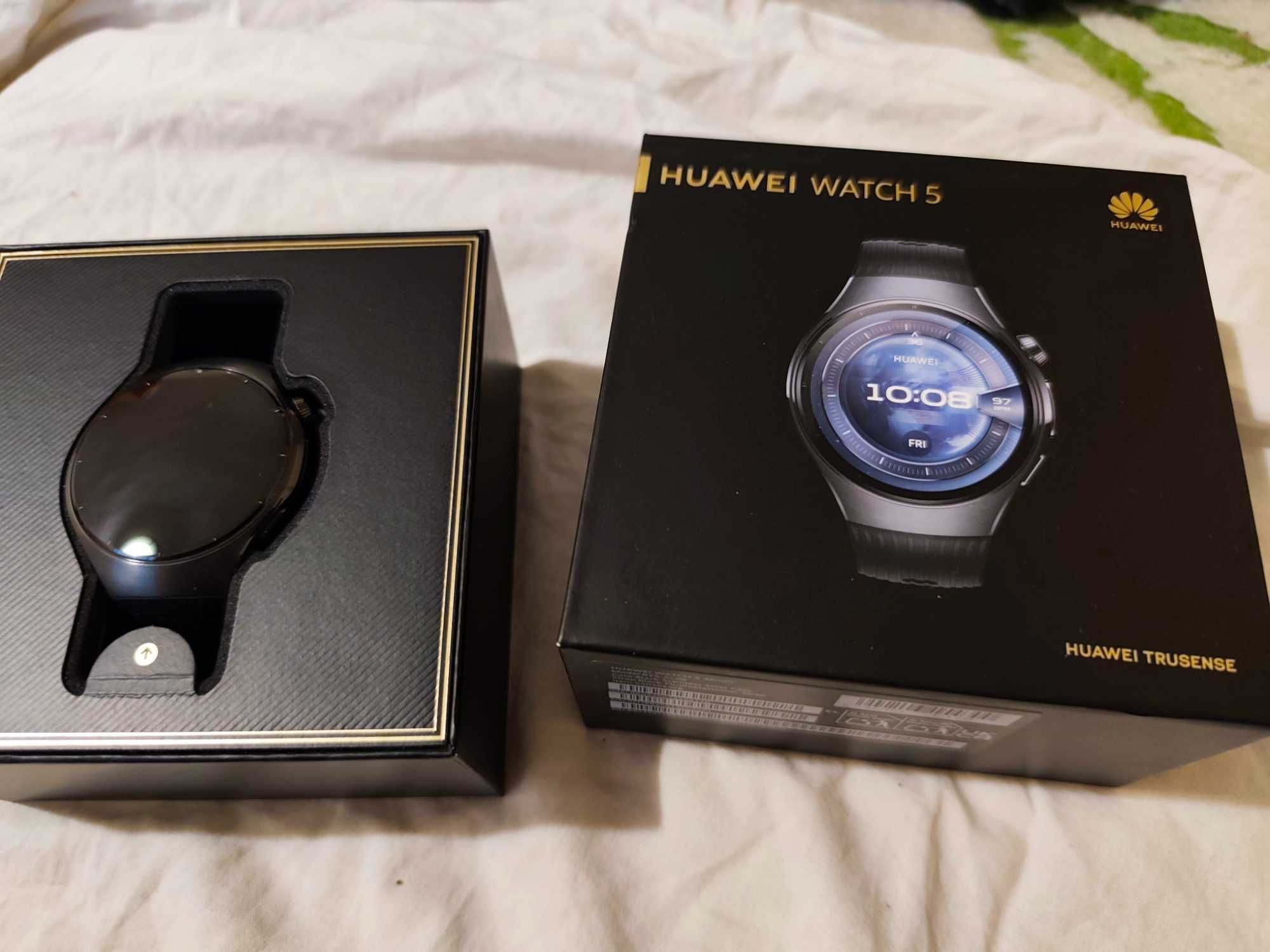 Часовник Huawei Watch 5
