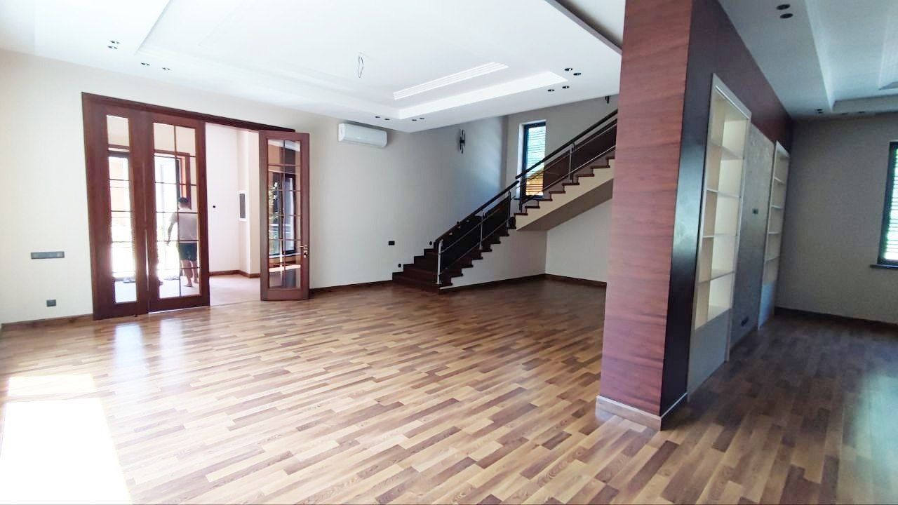 Дом 7 комнат участок 9 соток 700м² Ботанический сад эко зона парк