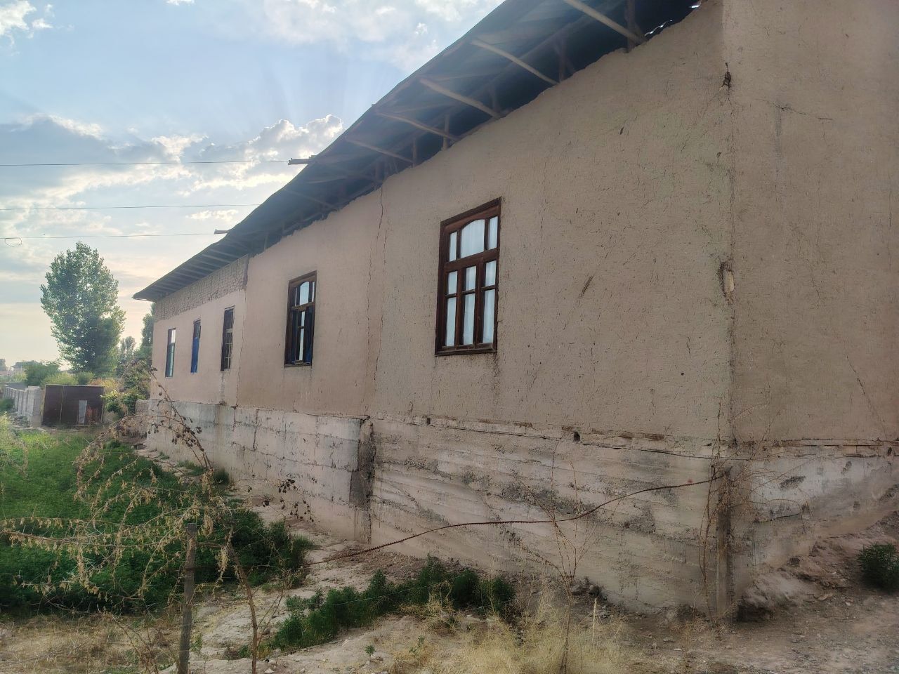 Sotiladi hovli yashab turilgan Hujjatlar joyida