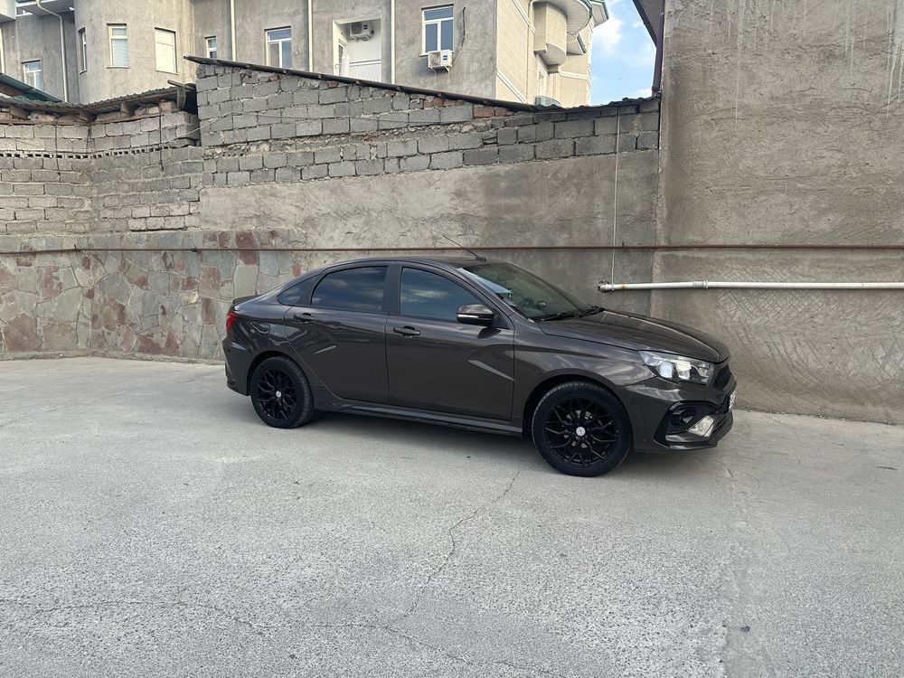 Lada vesta 2017 god gaz-benzin 1,6 motor 93000 km xoroshom sostoyaniye