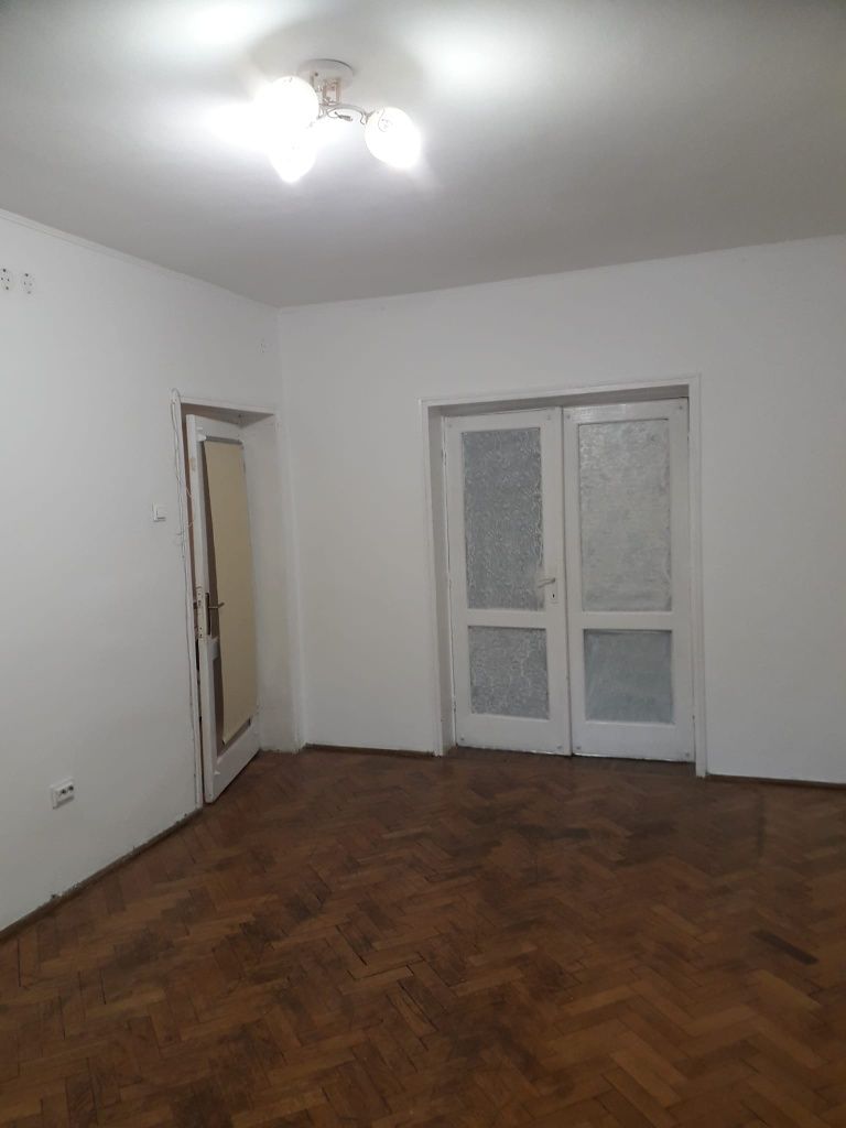 Închiriez apt 2 cam ,NEMOBILAT, Baba Novac stradal