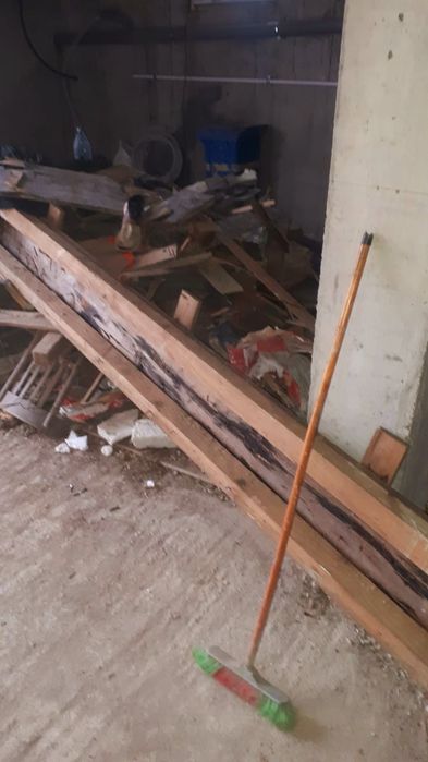 Lemne de foc uscate  : scândură,  resturi căpriori,  diverse dimensiun