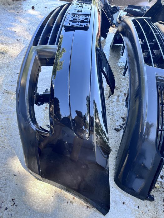 Предна броня черна за volkswagen touran 2003-2007