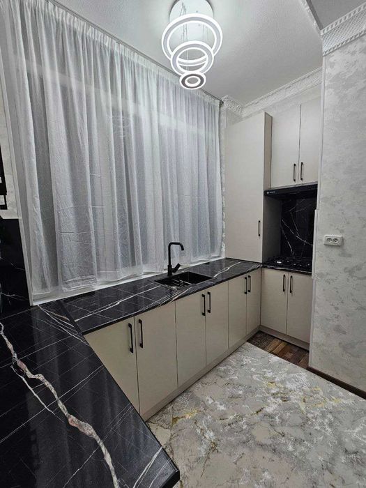 Самарканд шахрида 3 хонали, 5чи қаватда жойлашган квартира сотилади.