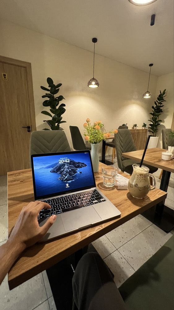 MacBook Pro M2 - 13.3 – Talabalar va ijodkorlar uchun!