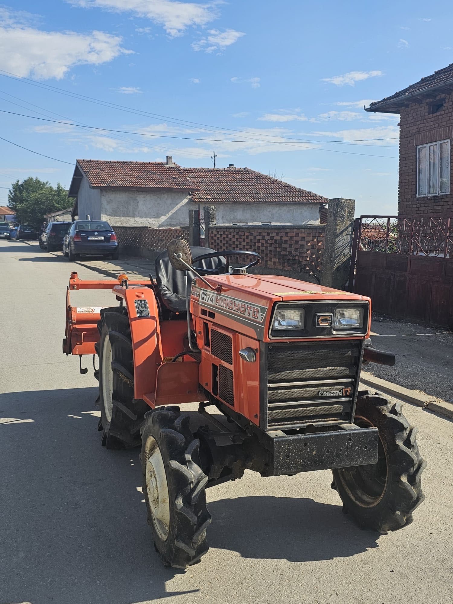 Гаражен Японски ТРАКТОР. Hinomoto, Model E1704,