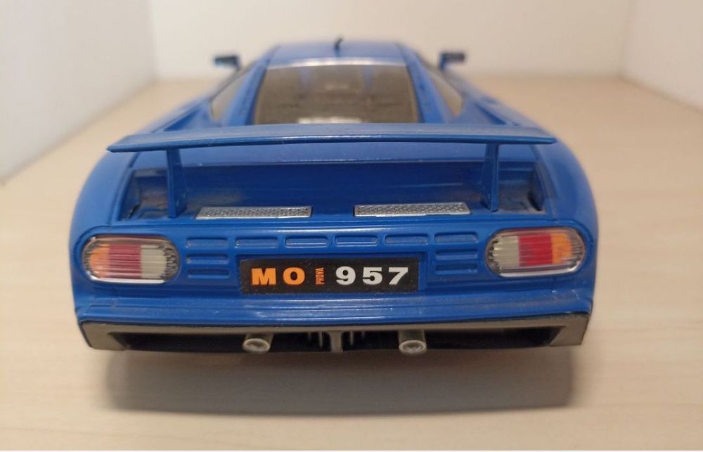 Bugatti 11QB
Scara 1/18
Bburago

Pozele reflectă realitatea. Se vinde