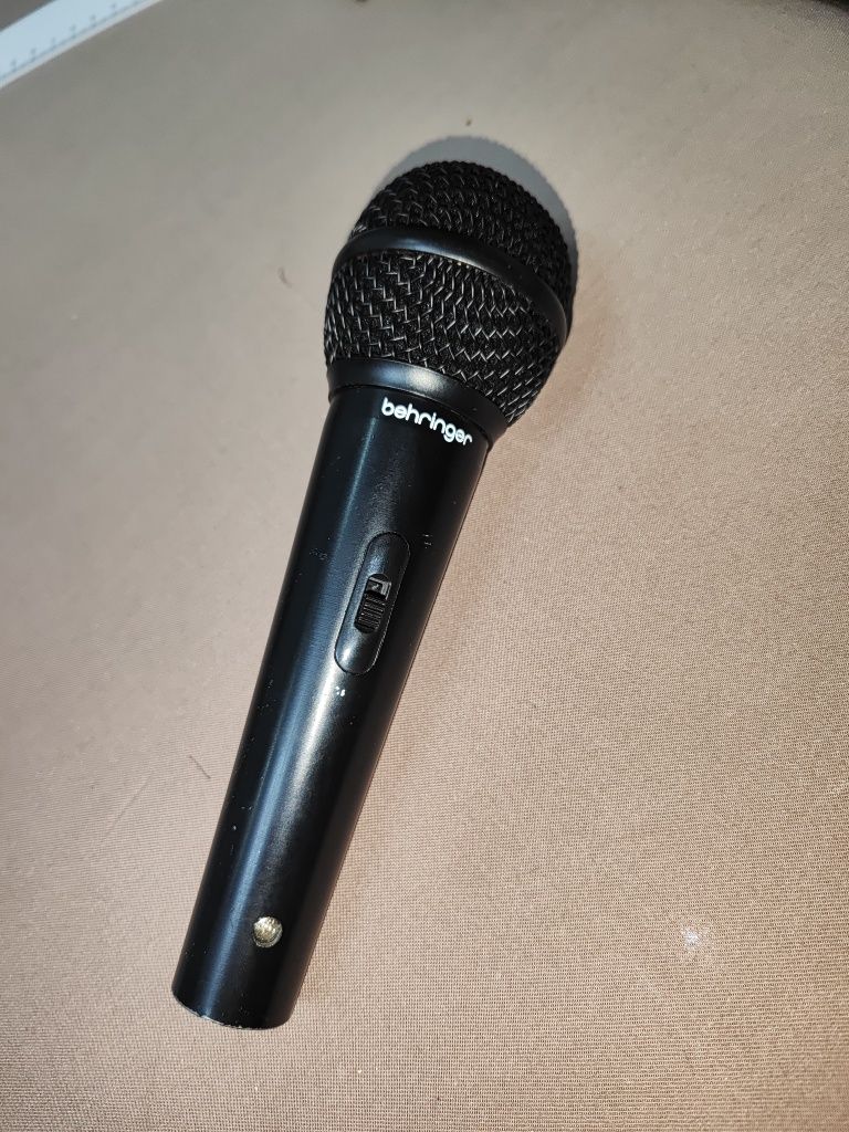 Shure SV 200, Behringer микрофоны