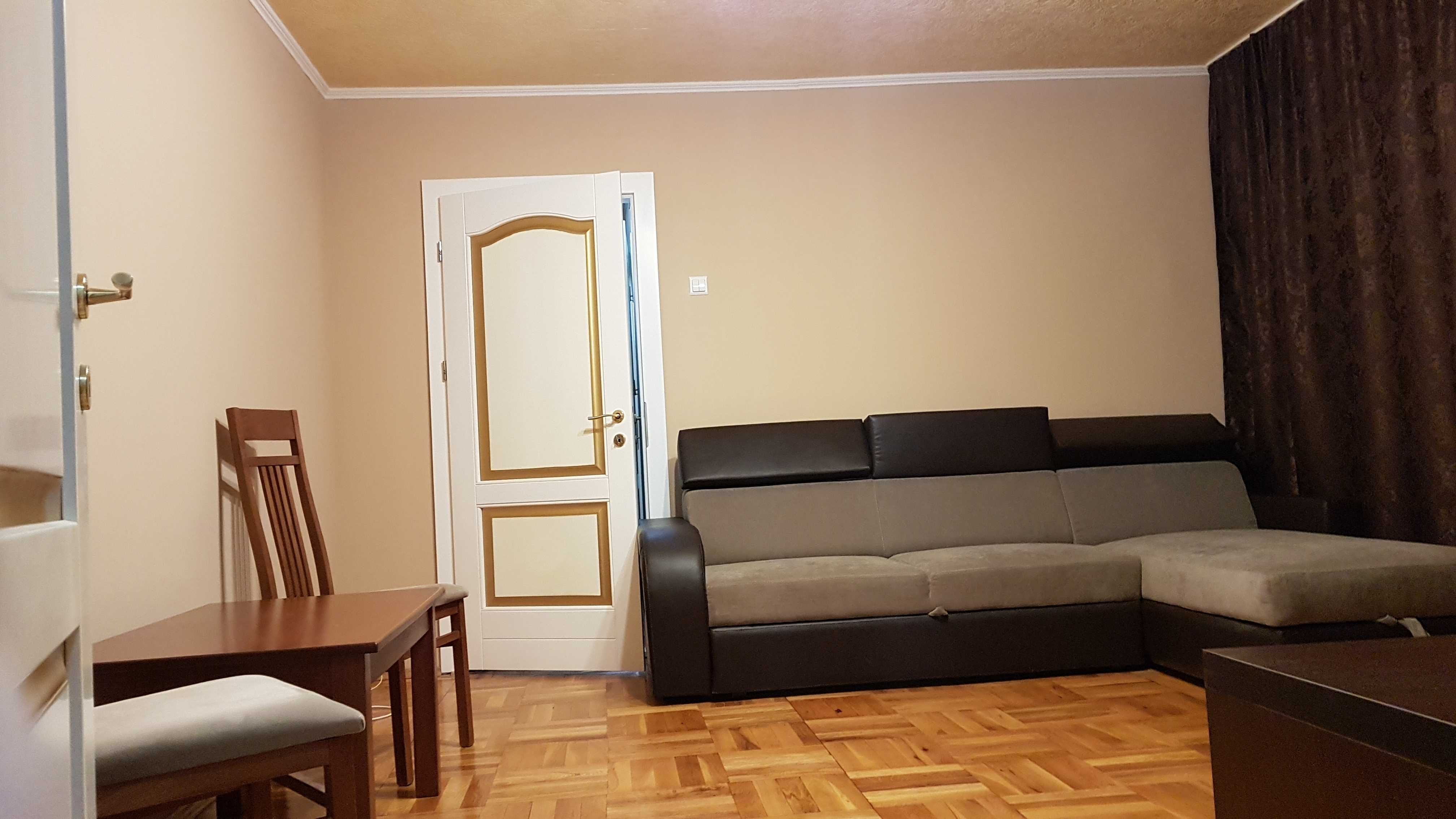 Proprietar inchiriez apartament cu 3 camere zona Miorita
