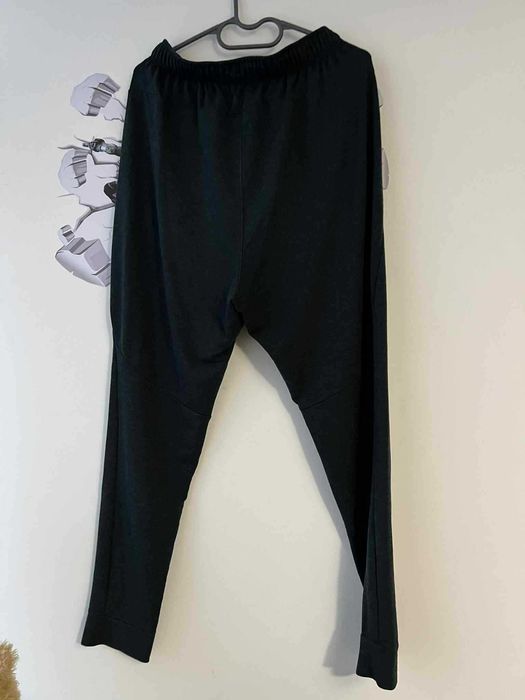 Nike - pantaloni jogger subtiri si elastici