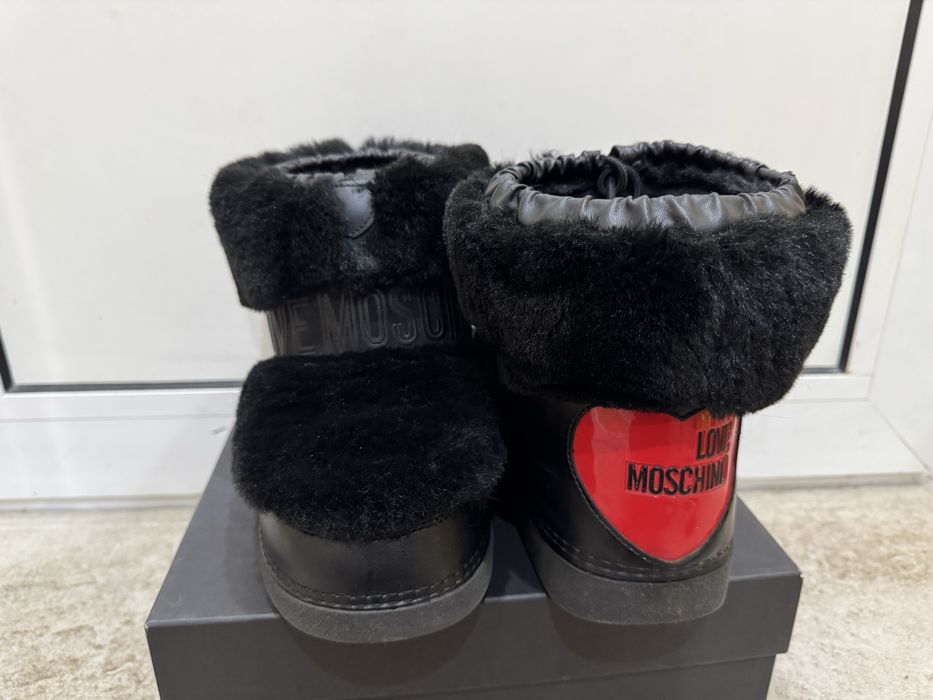 Дамски Боти/апрески-Love Moschino