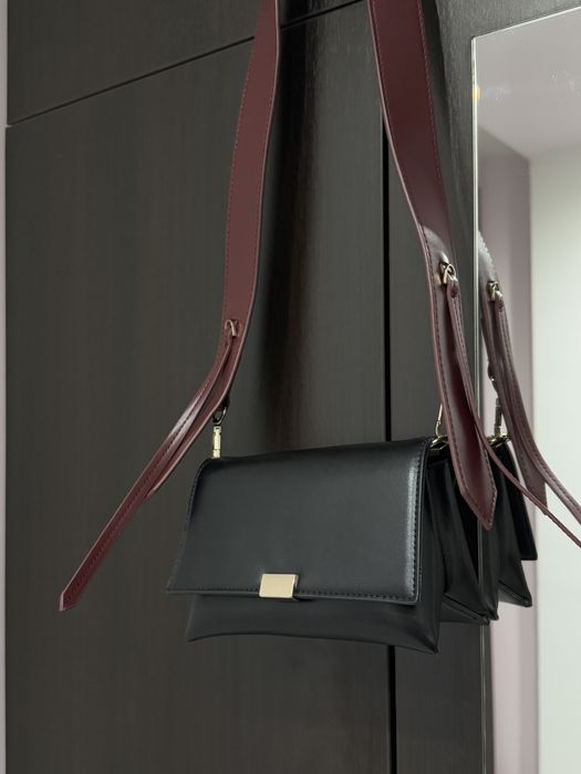 Черна чанта от Zara