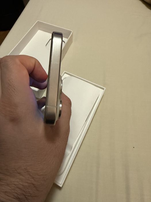 Iphone 15 pro max White Titanium.