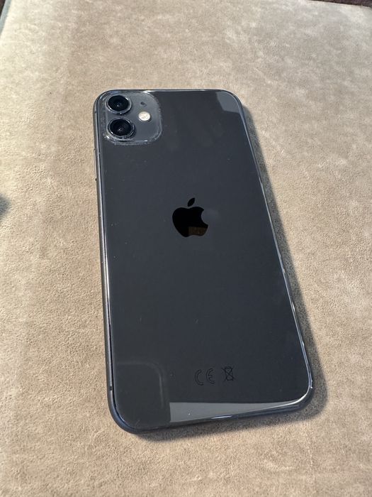 iPhone 11 64 GB много запазен