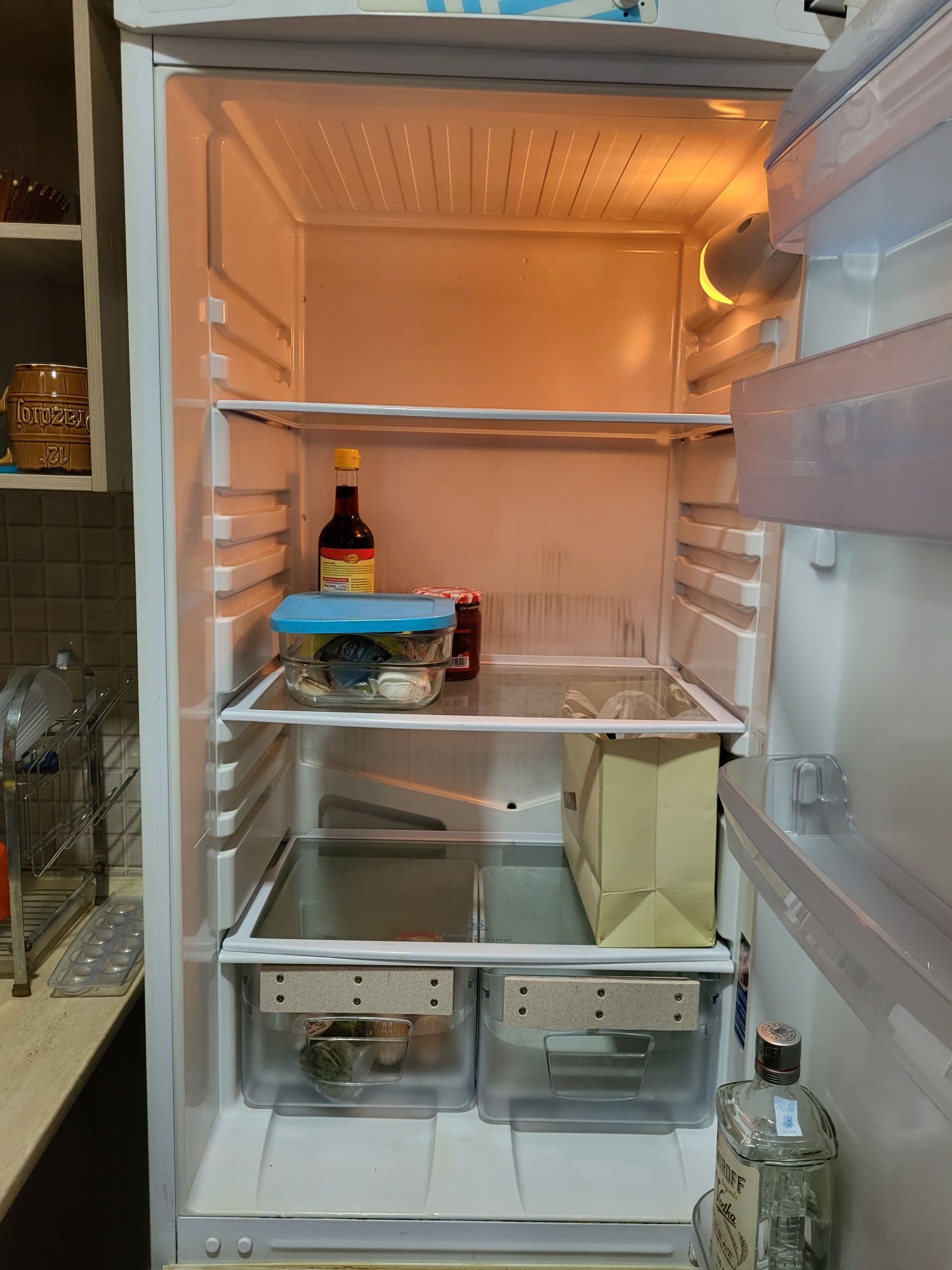 Холодильник Indesit