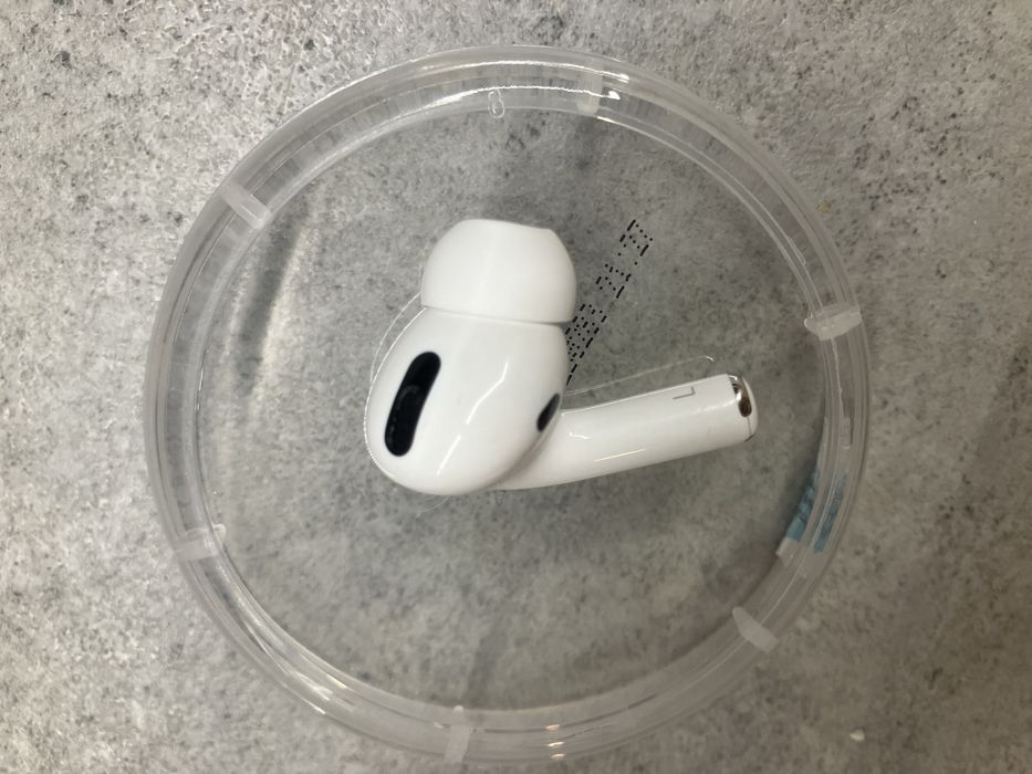 Лява слушалка AirPods Pro