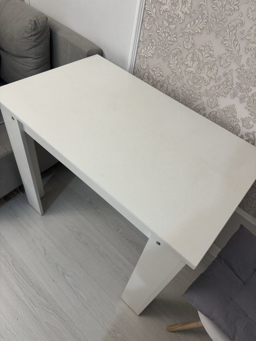 Продам стол в иделаьном состоянии