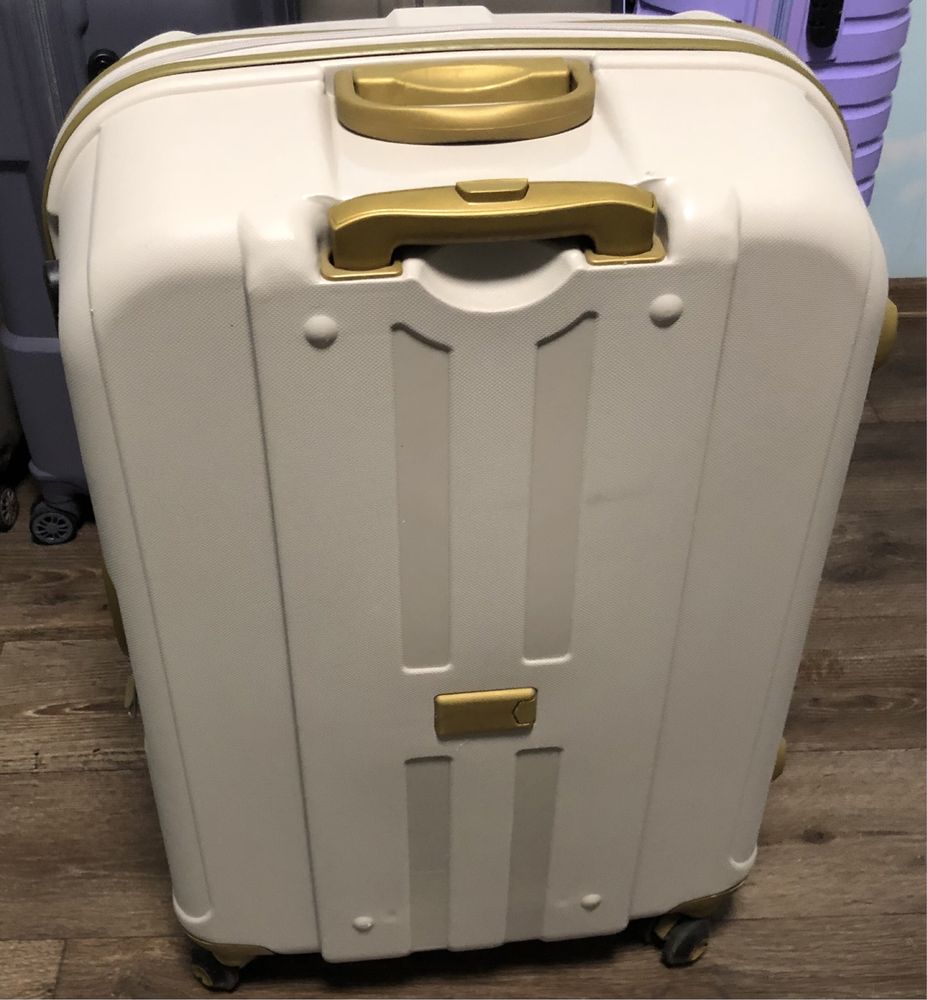 Ударопрочный чемодан IVS  из Турции! Чехол в подарок!"