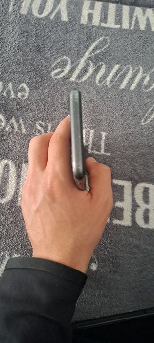 Vând iphone 11 black