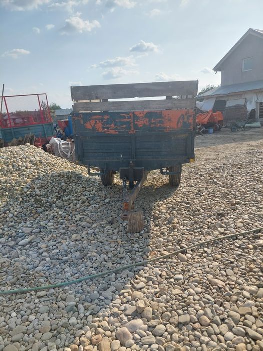 Vând remorcă italiană pe o axă basculabila.