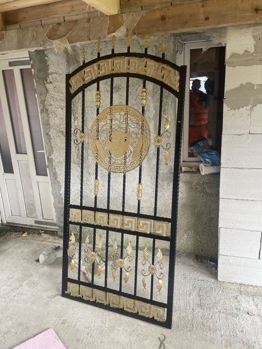 Confectii metalice porti gardur