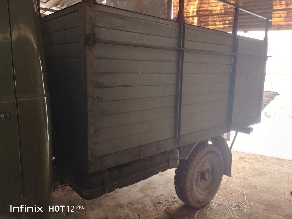 Uaz yurib turgan moshina matori yangi balon yangi benzin