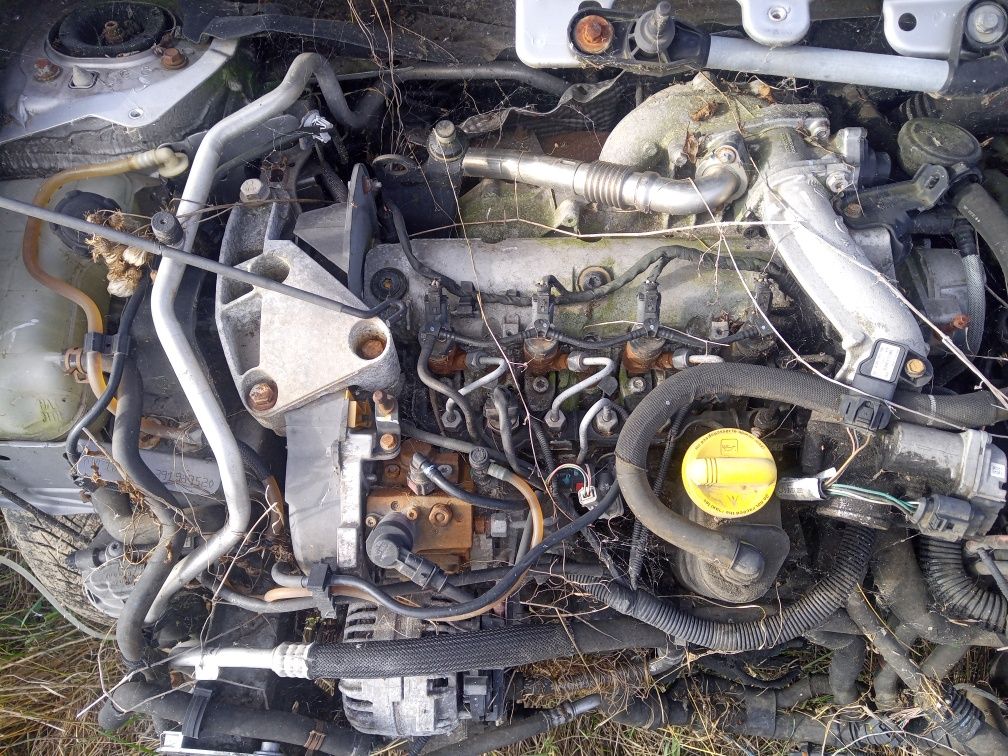 Dezmembrez Renault scenic