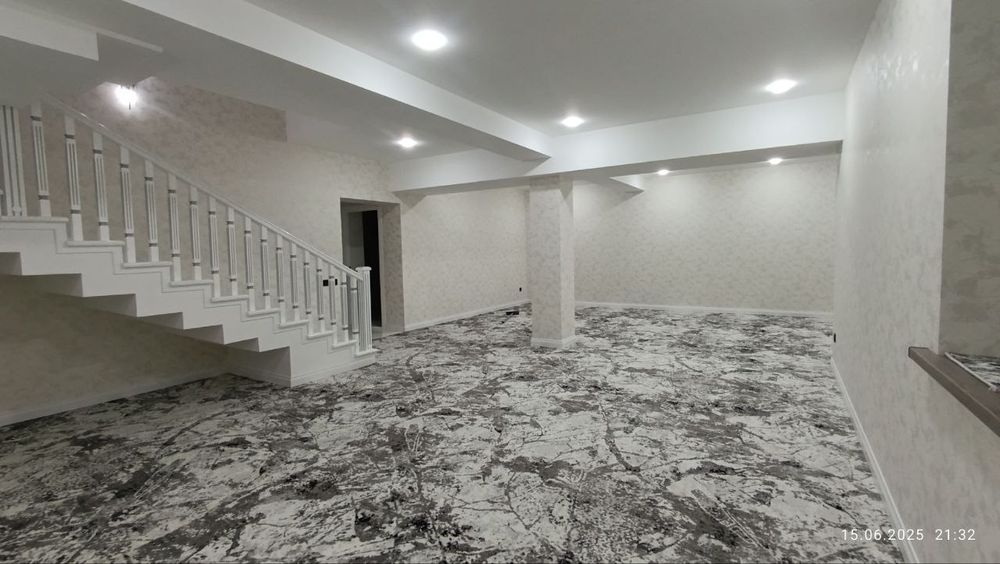 Zenitda uy sottiladi