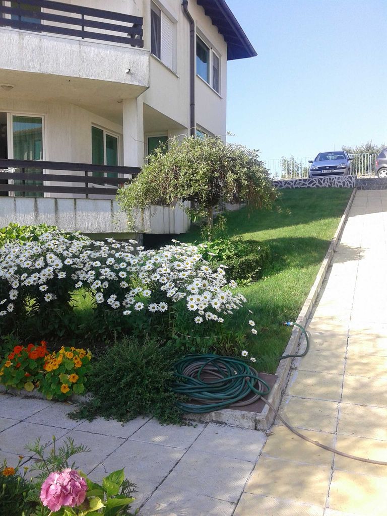 Дава се под наем Тристаен апартамент в с. Лозенец, Област Бургас - 120 кв.м за 433.5 € - Снимка #12