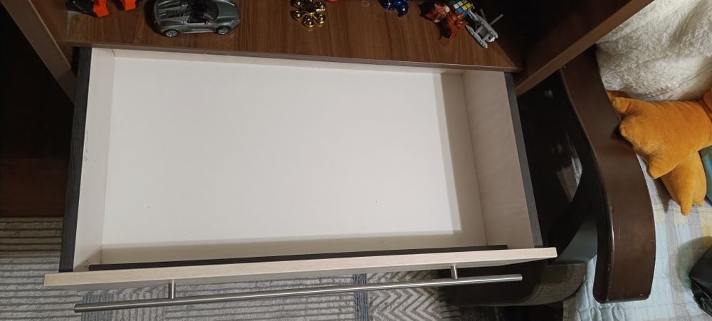 Срочно!Продается вместительный шкаф