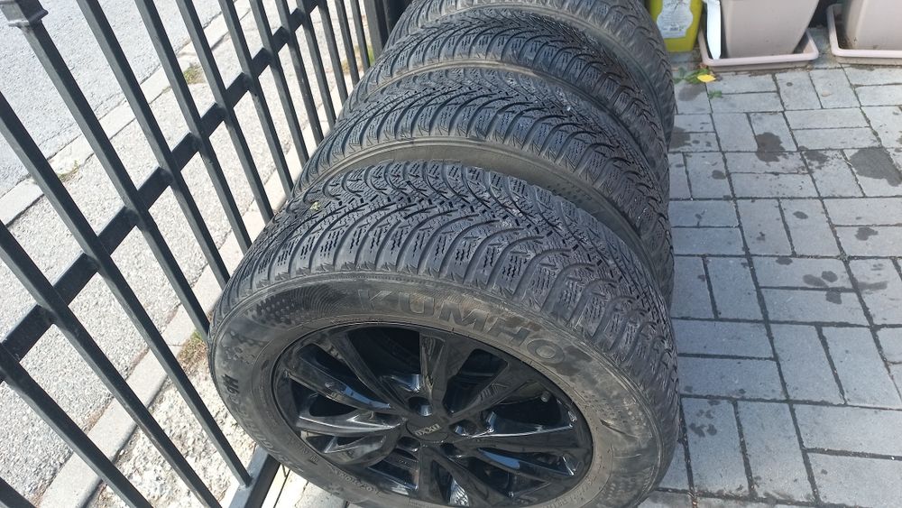 Vând jante cu amvelope de iarna cu dimensiuni 215/60/16 99H16