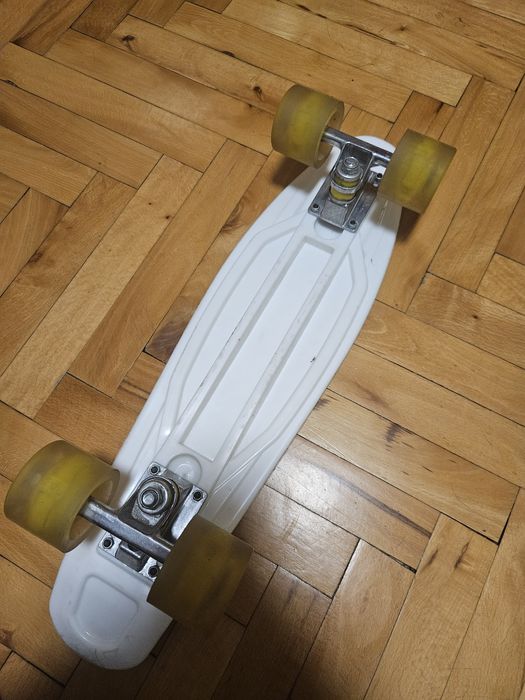 Пениборд със светещи колела