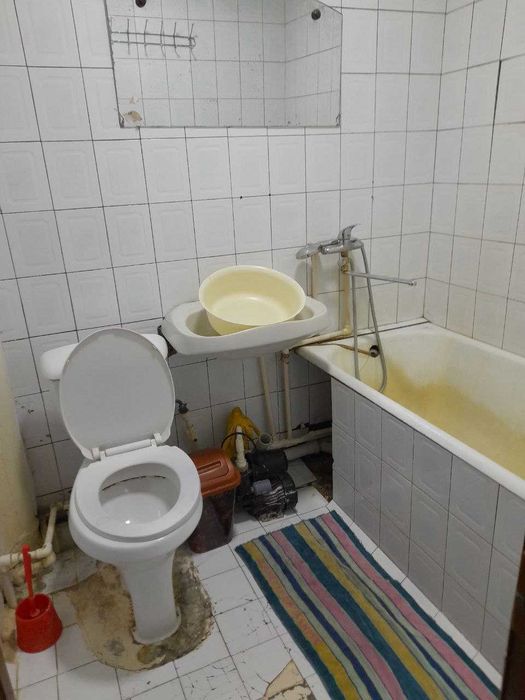 Бухоро шаҳри 4-микрорайонда жойлашган қулай 2 хонали квартира сотилади