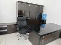 Офисная мебель с креслом