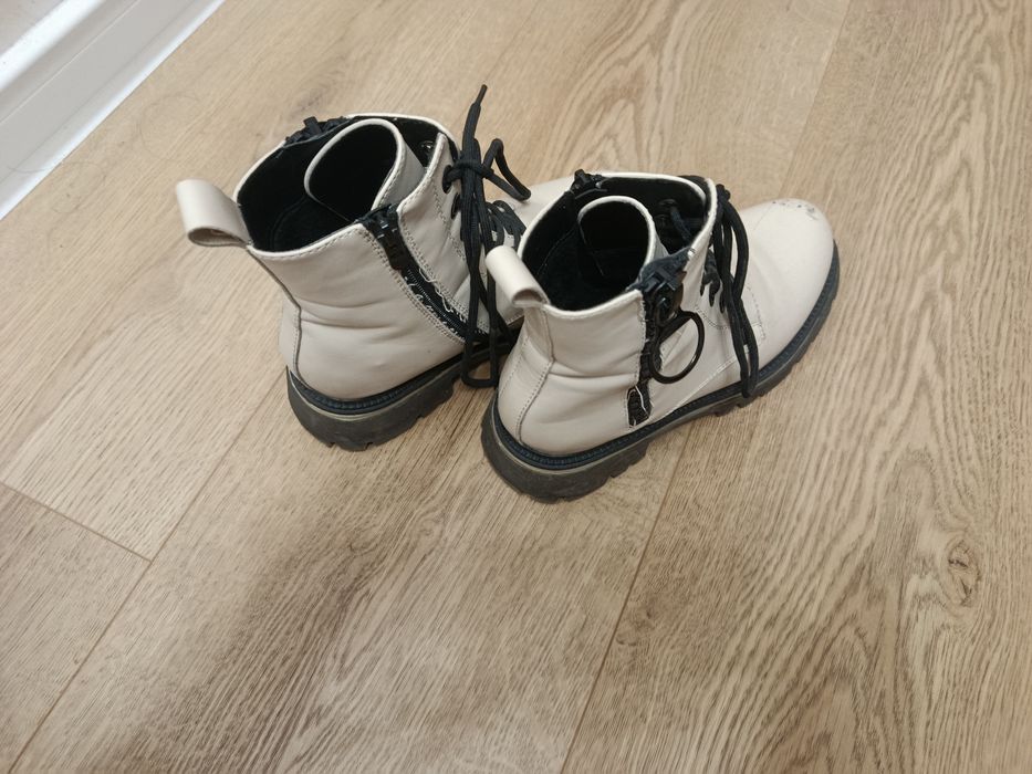 Непромокаеми зимни боти от естествена кожа