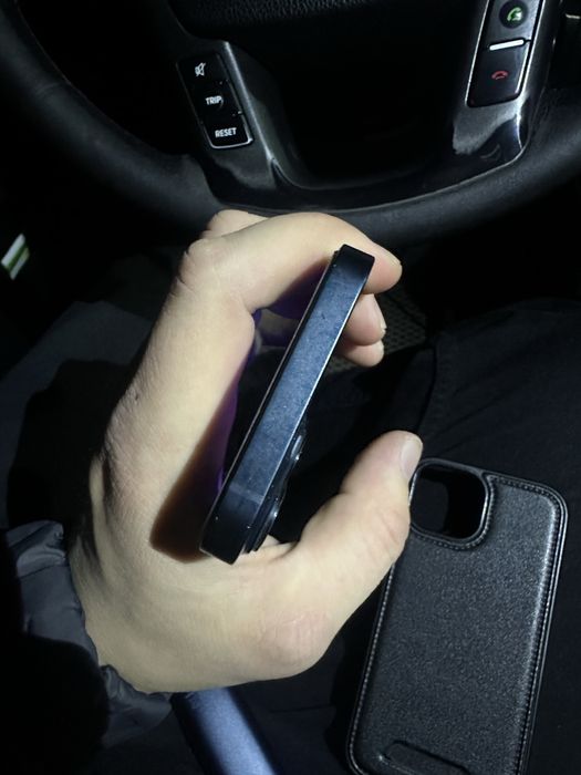 Продам Айфон 14