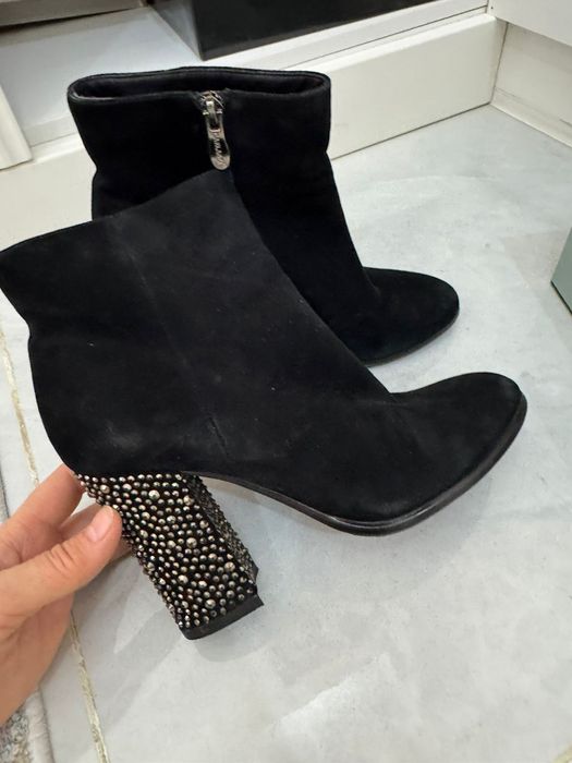 Продаю обуви туфли и ботинки.В отличном состоянии