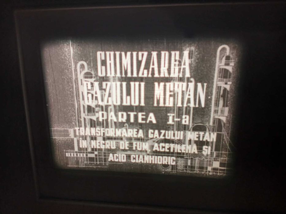 9 Filme 16mm + 57 Diapozitive  material didactic vechi, comunist