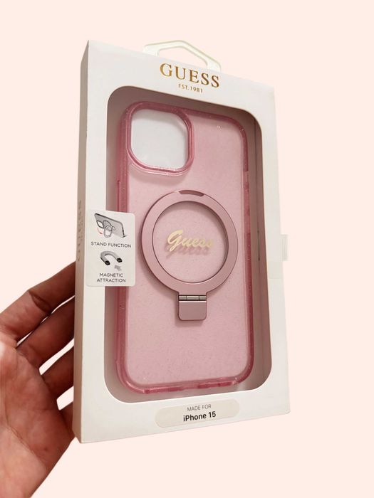 Husă iPhone 15 Originală GUESS Roz Glitter – Nouă, Premium, Sigilat