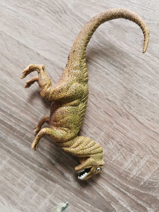 Продавам детски играчки за момче Динозаври, домашни животни