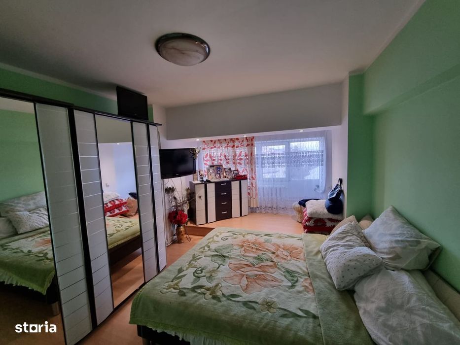 Apartament 3 camere- bloc deosebit- boxă proprietate